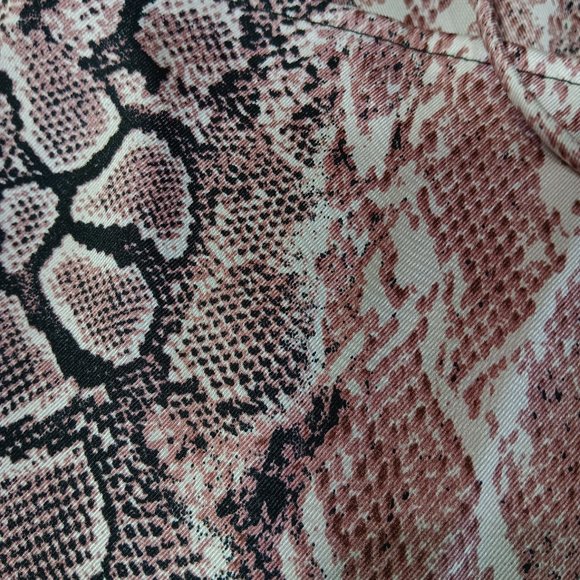 NWOT IRIS Thin Spaghetti Straps Tank Top Snakeskin Print US M - Picture 4 of 5